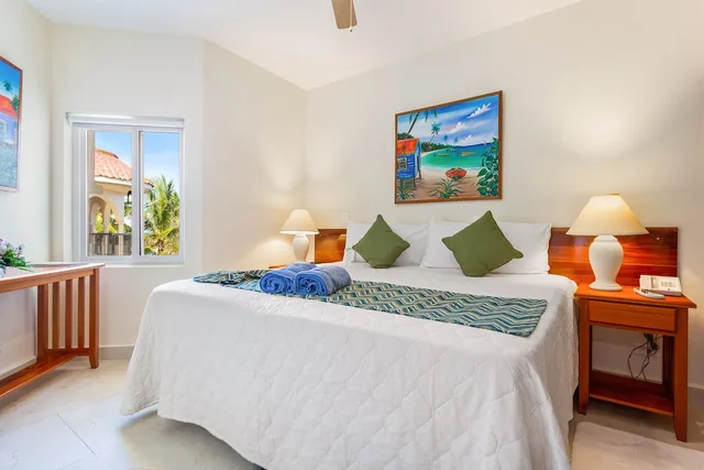 جناح بفراش فوتون وسريرين منفصلين بإطلالة على البحر بشرفة بغرفة نوم واحدة، SunBreeze Suites 1/6
