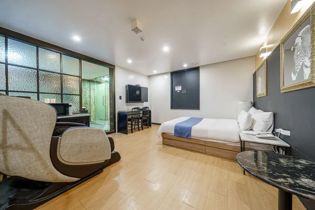 VIP، Sm Boutique Hotel 1/1