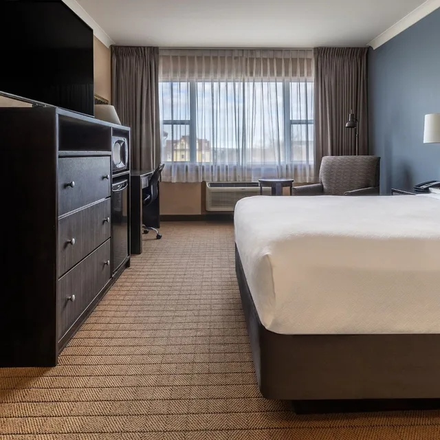 غرفة قياسية بسرير كوين، Inn on Prince Hotel and Conference Centre Truro 1/3