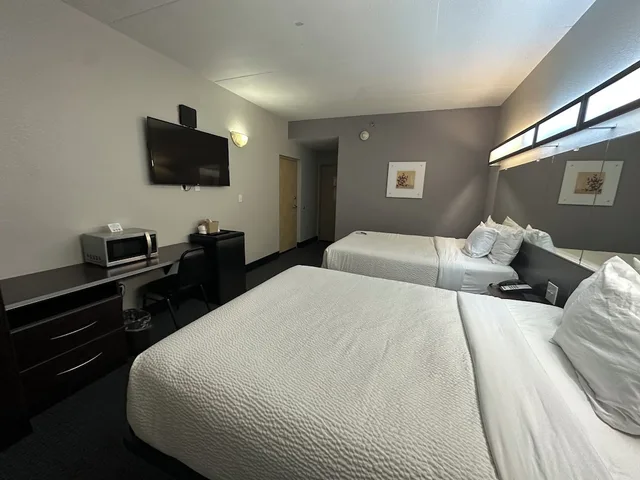 غرفة بسريرين كوين بإطلالة على النهر، Microtel Inn Suites By Wyndham Quincy 3/7