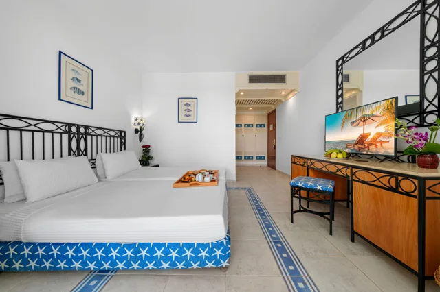 غرفة بسرير مزدوج أو سريرين منفصلين بإطلالة على الحديقة، TOP Domina Coral Bay Resort 1/3