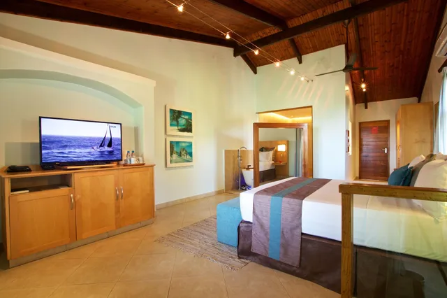 Superior, Coco de Mer Hotel and Black Parrot Suites 2/7
