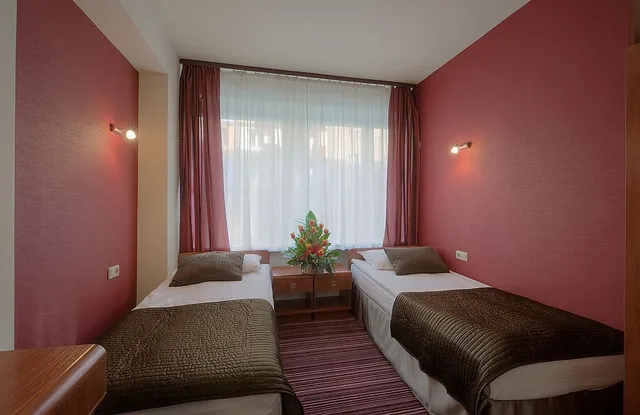 Room, Twin Beds, Delta Hotel 10/10