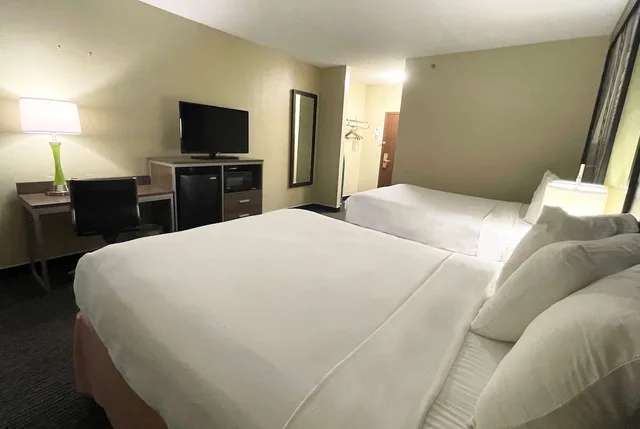 غرفة قياسية بسريرين كوين، Super 8 By Wyndham St Charles 2/7