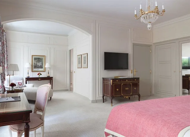Deluxe, Suite, King Bed, Le Bristol Paris 9/10