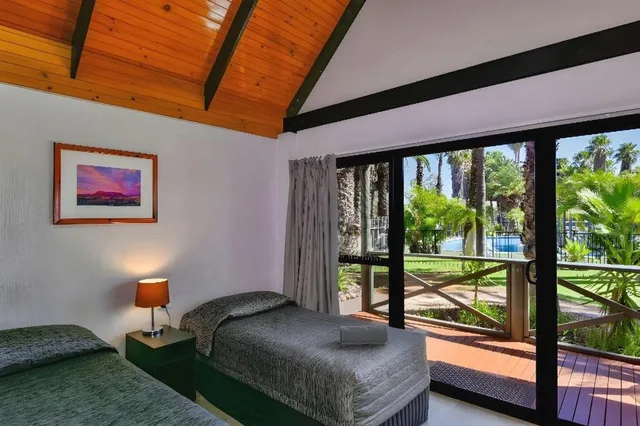 فيلا مزدوجة بسرير كوين، Desert Palms Alice Springs 2/6