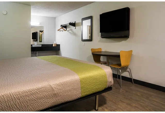 Room, King Bed, Smoking, Motel6 Irving, TX - Loop 12 6/10
