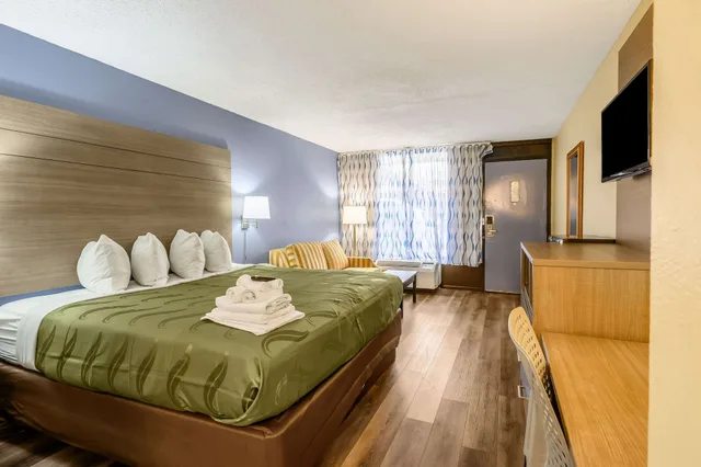Standard, King Bed, Quality Inn New Orleans I-10 East 1/3