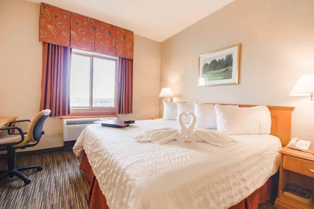 غرفة بسرير كينج بحوض جاكوزي، Humphry Inn Suites 1/3
