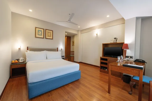 Comfort, King Bed, The Shalimar 5/10