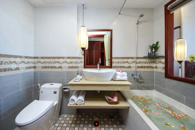 Deluxe, Twin Beds, City View, Balcony, Uptown Hotel 5/5