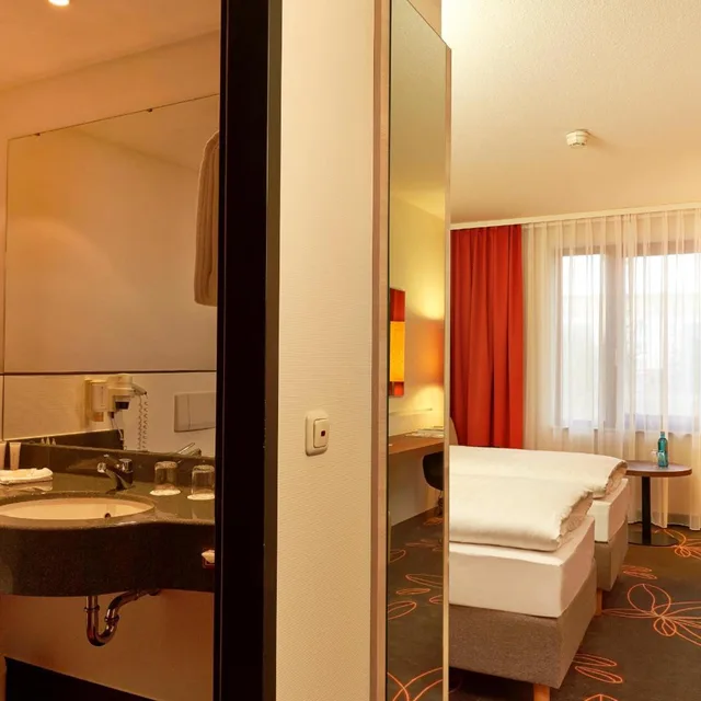 غرفة بسرير كينج، H+ HOTEL HANNOVER 5/6