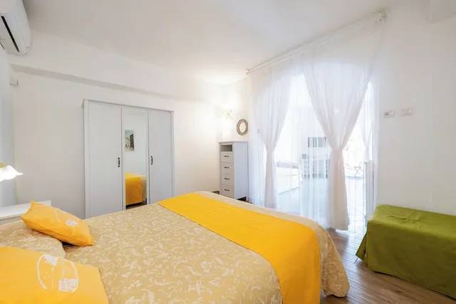 شقة بسرير كوين بشرفة بغرفة نوم واحدة بإطلالة جزئية على البحر، Florida Residence 1/6