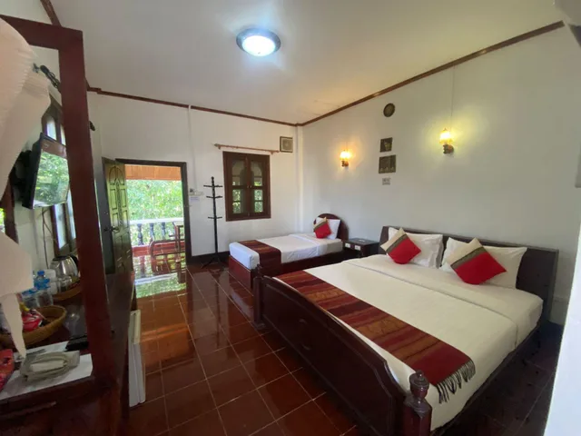 غرفة عائلية بسرير كوين بإطلالة على المسبح، Vangsavath Hotel 2/2