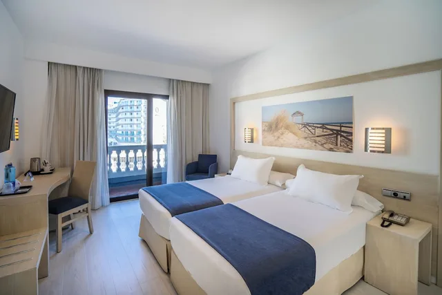 غرفة ثلاثية بسريرين منفصلين، Hotel Spa Cadiz Plaza 1/6