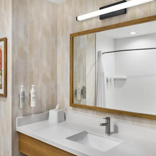 غرفة بسرير كينج وسريرين كوين لذوي الإعاقة، Hampton Inn Midland West 3/3
