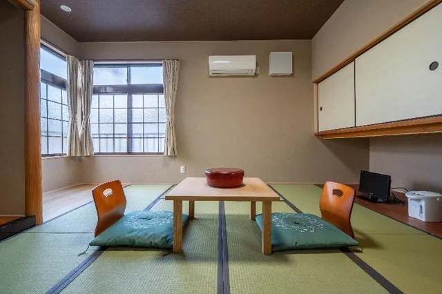 Renovated, Japanese, Twin Beds, 2 Futon Beds, Street Side View, Shared Bathroom, Large، Ryokan Yamazaki 1/1