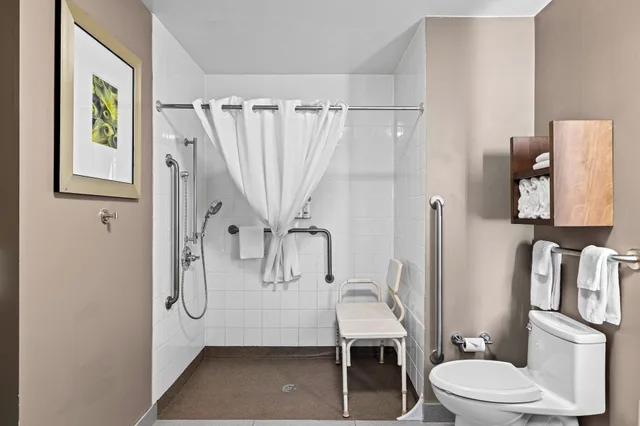 جناح بغرفة نوم واحدة بمطبخ لذوي الإعاقة، Staybridge Suites Hotel Calgary Airport 2/3