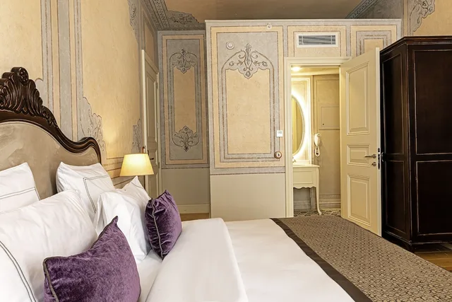 غرفة ديلوكس بسرير كينج، Meroddi Barnathan Hotel 2/5