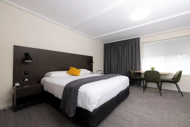 غرفة بريميير بسرير كينج وسرير كينج وسريرين منفصلين بغرفتي نوم، Mick O Sheas Hotel 7/10