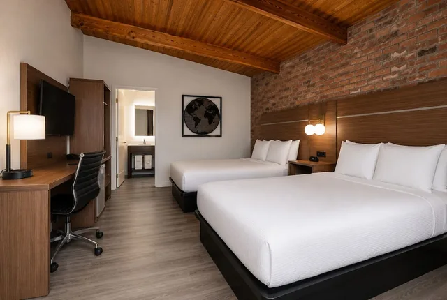 Deluxe, 2 Queen Beds, Ramada by Wyndham 1000 Islands/Gananoque 4/10