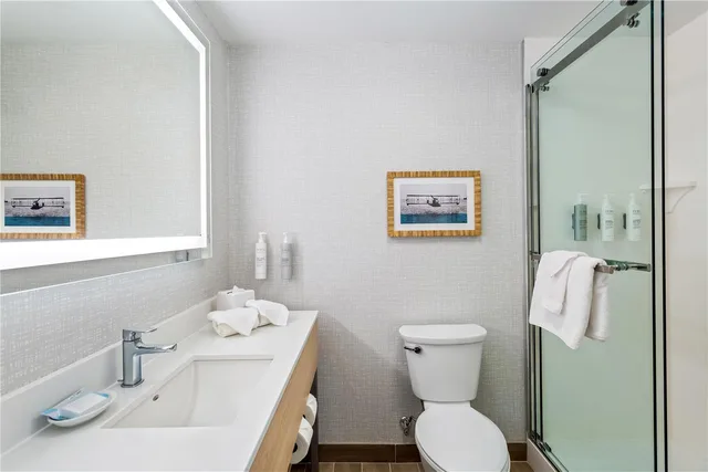 استوديو بسريرين كوين بشرفة، Hampton Inn Suites St Petersburg Downtown 2/2