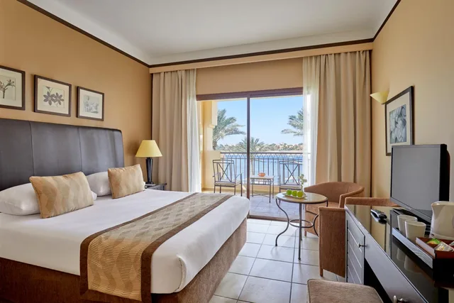 غرفة ديلوكس عائلية بسرير كوين بإطلالة على البحر، Jaz Lamaya Resort 1/2