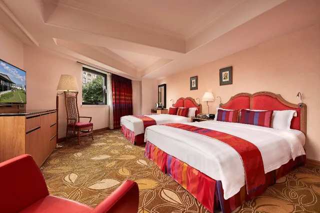 غرفة ديلوكس رباعية بسريرين كوين، The Riviera Taipei Hotel 1/1