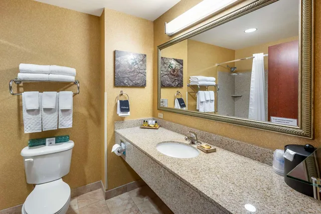جناح بسريرين كوين مع أريكة لذوي الإعاقة، Best Western Plus Ponderay Mountain Lodge 3/3