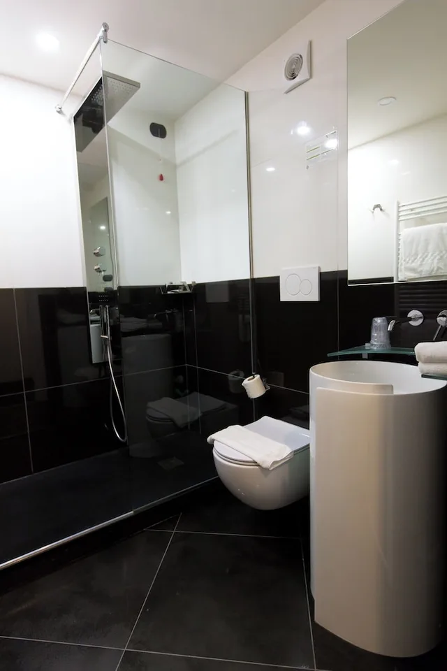 جناح بسرير كينج بإطلالة على البحيرة مع أريكة، Al Campanile Aparthotel Suite 5/5