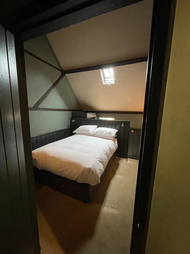 Room, Double Bed, The Plume of Feathers - Inn 3/4