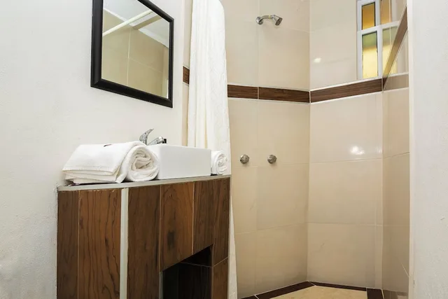 غرفة قياسية بسرير مزدوج، Capital O Hotel Victoria Morelia 5/5