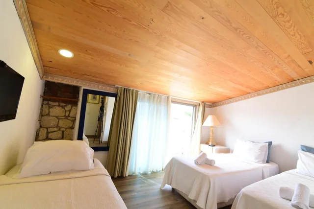 غرفة ثلاثية بشرفة، Alacati Asmali Konak Hotel 4/10