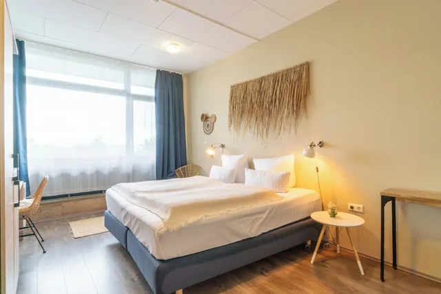 غرفة كومفورت بسرير كينج بشرفة، Aqua Hotel & Hostel 2/10