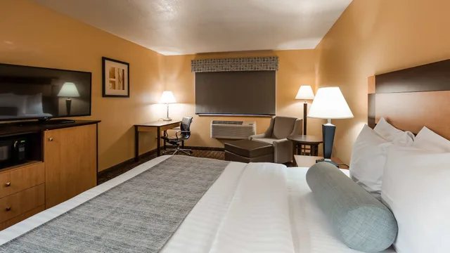 غرفة قياسية بسرير كينج، Best Western Sawtooth Inn & Suites 5/8