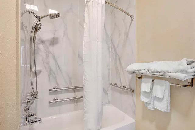 غرفة بسرير كينج مع أريكة، Best Western Carlisle 2/3