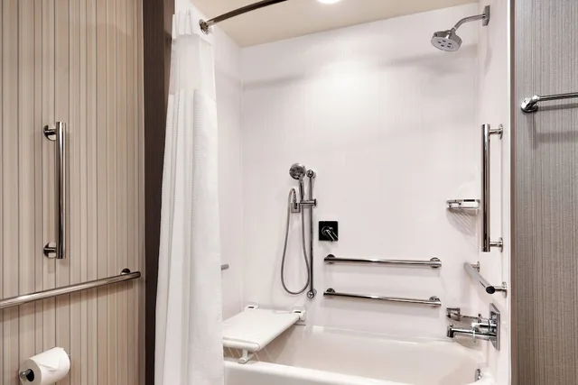 غرفة بسريرين كوين لذوي الإعاقة، Courtyard by Marriott Atlanta Duluth Downtown 4/4