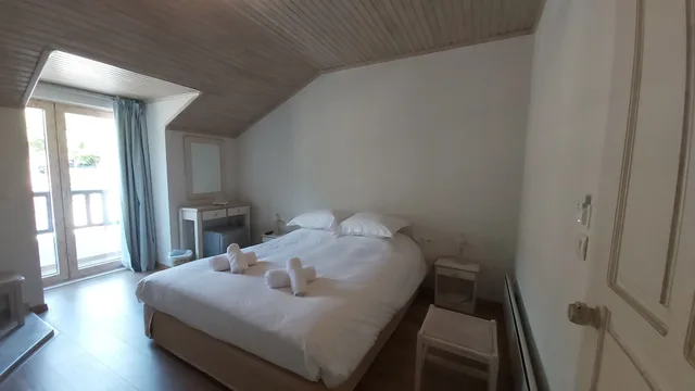 Classic, Double Bed, Hill View, Attic، Dimatis 2/10