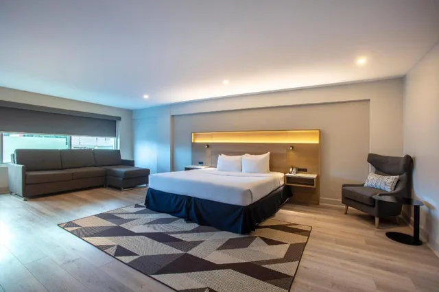 جناح بسريرين كينج وسرير كينج وسريرين مزدوجين بإطلالة على البحر بغرفتي نوم، Radisson Hotel Trinidad 2/2