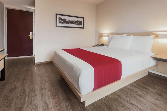 Room, Queen Bed, City Express by Marriott Leon 2/5