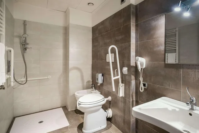 غرفة ثلاثية، Quality Hotel Green Palace Monterotondo It 3/3