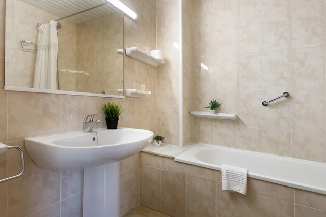 غرفة ثلاثية، L'alguer Hotel 7/8