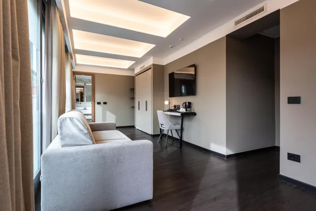 جناح بسرير كوين مع أريكة، Hotel Trevi Collection 3/8