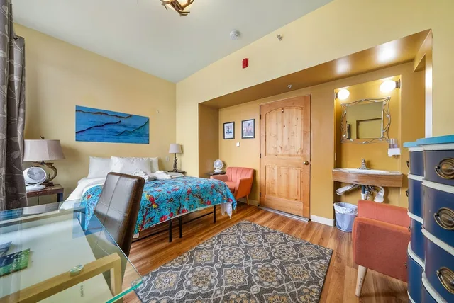 غرفة سوبيريور بسرير كوين بحمام خاص، Qupqugiaq Inn 2/7