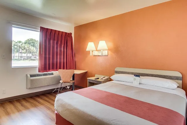 غرفة ديلوكس بسرير مزدوج، Motel6 Jacksonville, FL - Orange Park 1/10