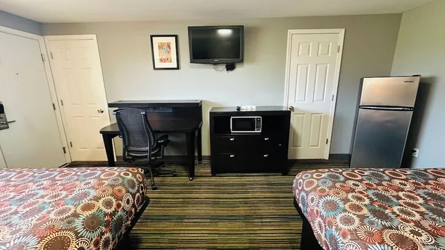 Room, 2 Double Beds, Catalina Airport Motel 10/10