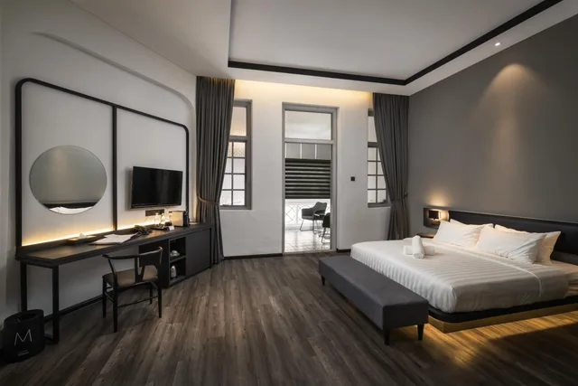 Premium, Suite, King Bed, Bathtub, Modern Hotel Georgetown 3/8