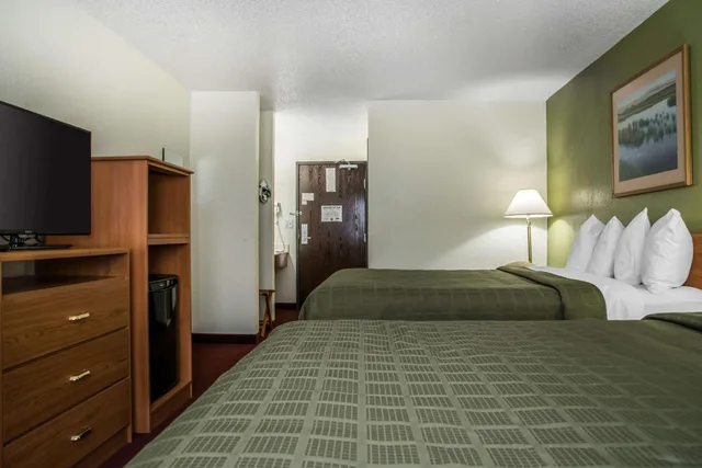 غرفة بسريرين كوين، Hudson Inn & Suites (ex Quality Inn) 5/5