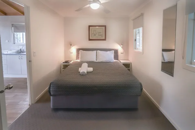 1 Bedroom, Classic, Cabin, King Bed, Amaroo Holiday Park 1/3