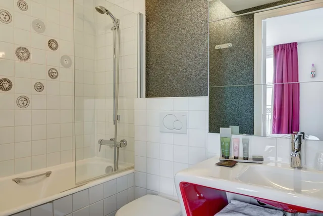 غرفة متصلة بسرير كوين وسرير فردي بغرفتين، Joyce Hotel Astotel 2/2